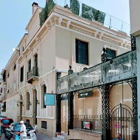 Unique Roof Garden Apartment, Center Of Volos. アパート *