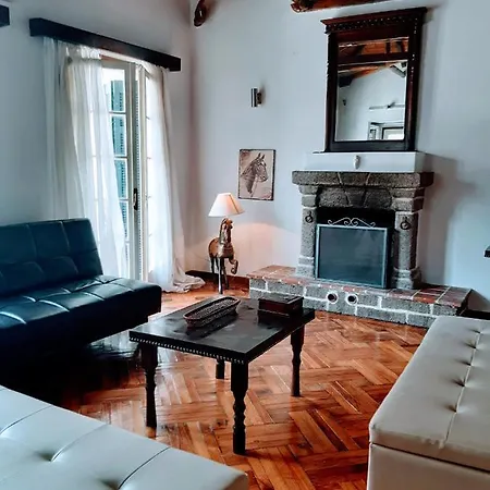 Unique Roof Garden Apartment, Center Of Volos. ヴォロス